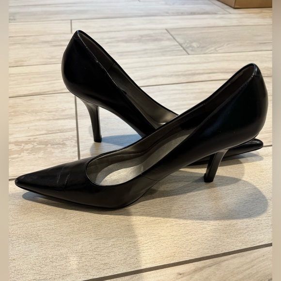 Nine West Black Heels - Picture 2 of 5